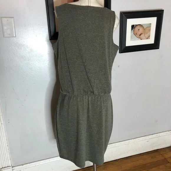Elegant Gray Sleeveless Dress - Picture 4 of 5